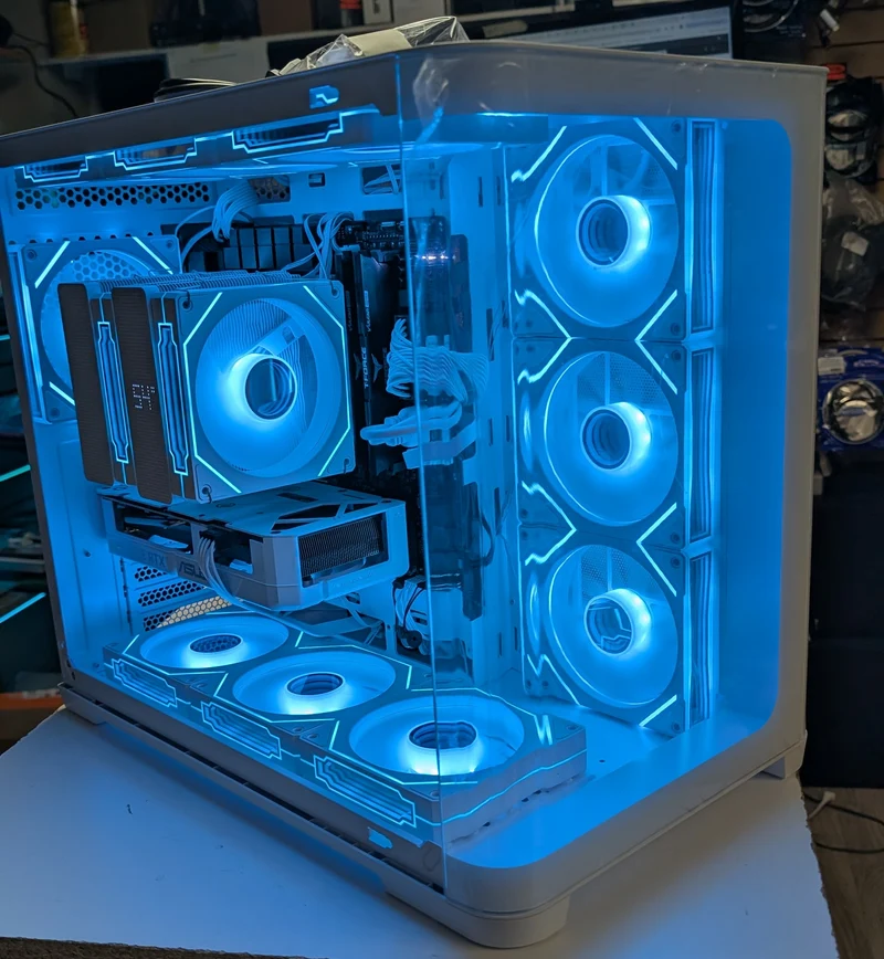 PC GAMING Ryzen 7 7800X3D, RX 9060 XT 16 Go, 32GB DDR5, SSD 2TB NVMe, HDD 1TB WiFi