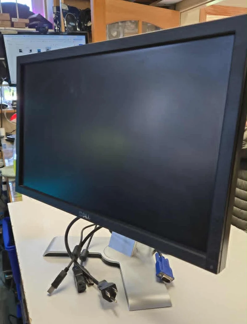 🖥️ Moniteur Dell P2210 22 pouces 1680x1050 – 50$ + tx