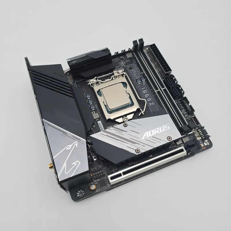 Gigabyte Z590I Aorus Ultra Mini-ITX Gaming Motherboard, Intel i7-11700K Desktop Gaming Processor CPU Combo