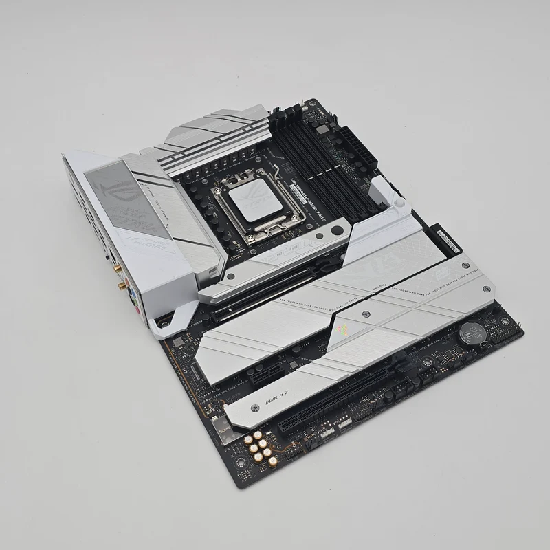 ASUS ROG STRIX X670E-A Gaming WiFi, AM5 ATX Desktop Gaming Motherboard