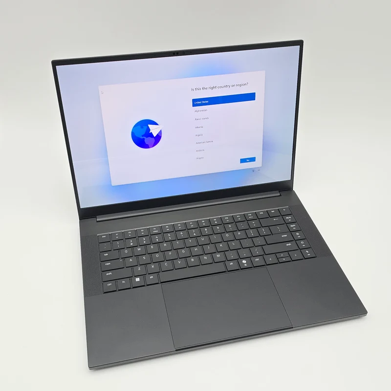 Razer Blade 16 OLED, NVIDIA RTX 5060, AMD Ryzen AI 9 365, 16GB DDR5, 3TB NVME, QHD+ 240Hz, Gaming Laptop