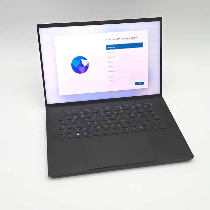 Razer Blade 16, NVIDIA RTX 4090, Intel Core i9-13950HX, 120Hz QHD+, 32GB DDR5 Gaming Laptop