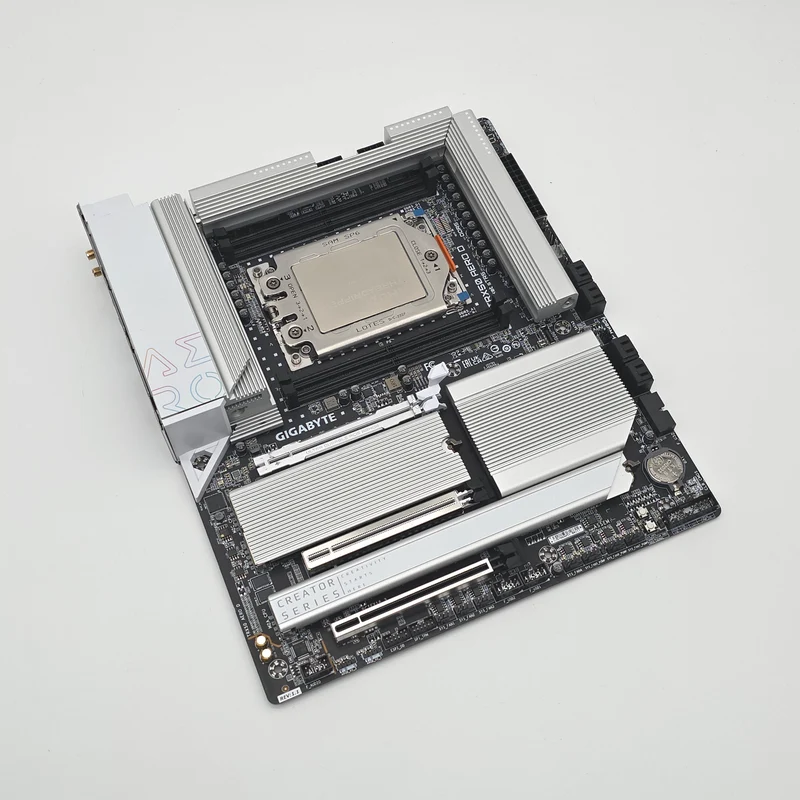 Gigabyte TRX50 AERO D AMD Threadripper Motherboard + Ryzen Threadripper 7960X Workstation Motherboard Combo