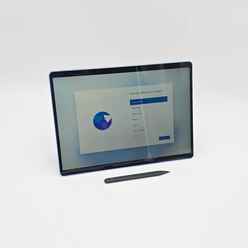 Microsoft Surface Pro 9, Intel i5-1235U, 8GB RAM, 256GB NVMe, Sapphire Blue