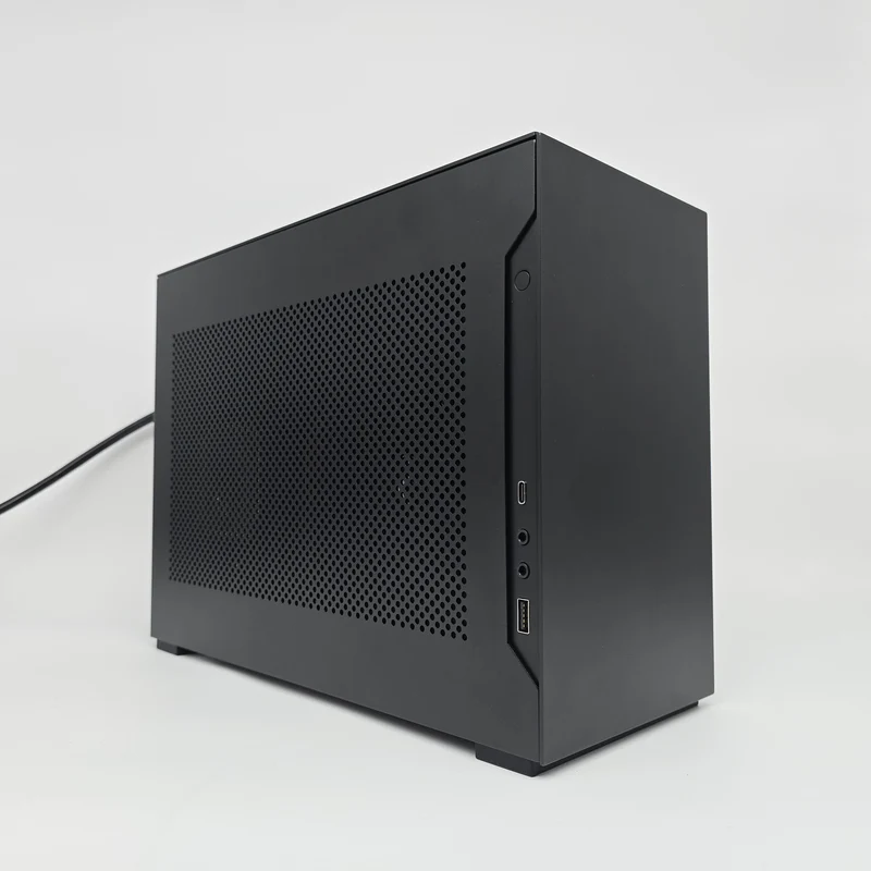 RTX 4080 Founders Edition, Ryzen 7 9800X3D, 32GB DDR5, 2TB NVMe, Lian Li DAN SFX Custom Gaming PC