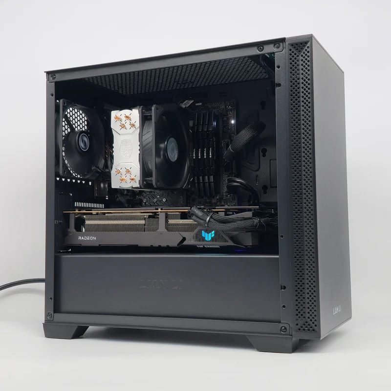 RX 6700 XT, Ryzen 5 5600X, 64GB DDR4 RAM, Lian Li Gaming PC