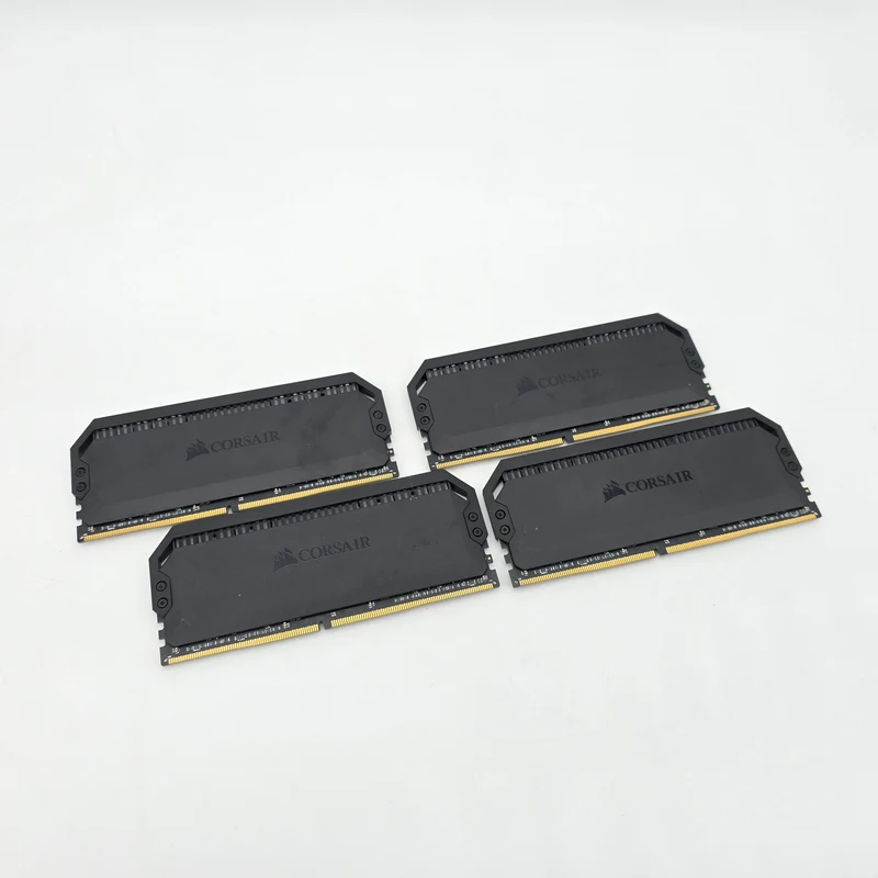 64GB DDR4 Corsair Dominator Platinum 3600MHz, 4x16GB, CL18-22-22-42